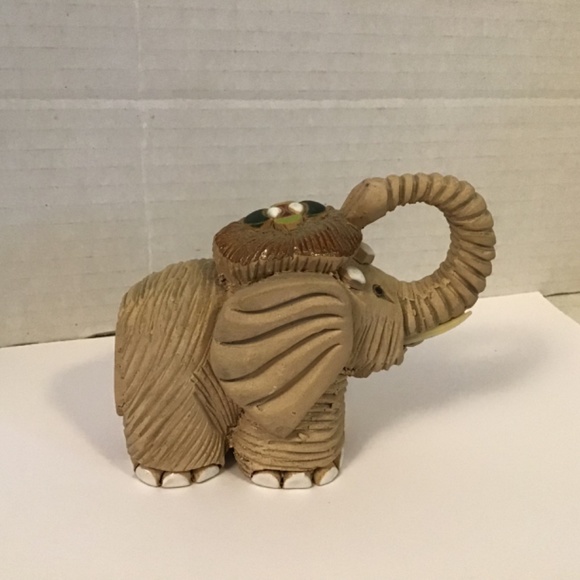 Artesania Rinconada Elephant Handcrafted Figurine Uruguay Signed Figurine 1990s - Picture 3 of 5